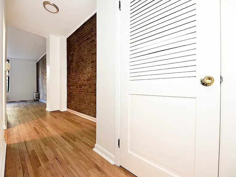 405 W 21st St #1RE — Photo 4