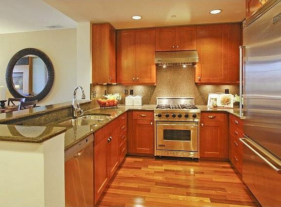 Amazing Kitchen with Viking Appliances & Hardwood Floors