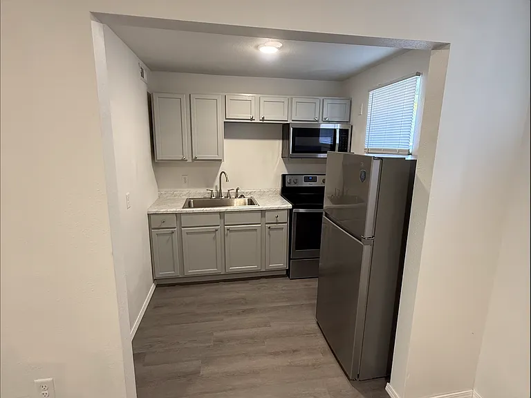 323 Seward Ave #3 — Photo 2