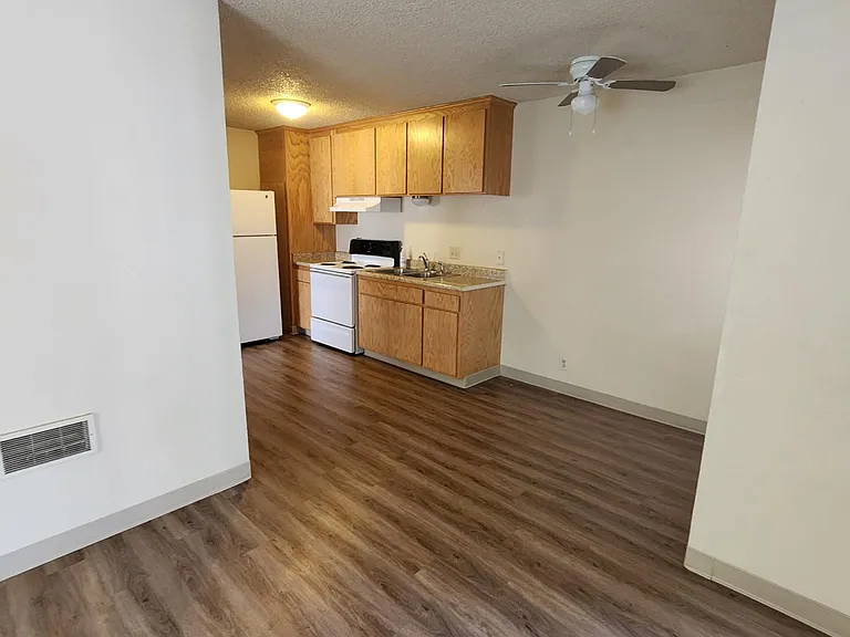 224 W 22nd St #1 — Photo 3