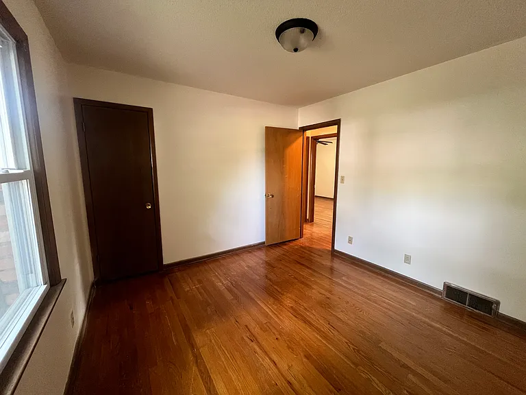Elmwood Dr — Photo 5