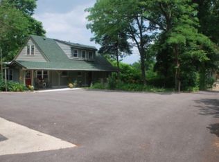 105 S Charleton St, Willow Springs, IL 60480