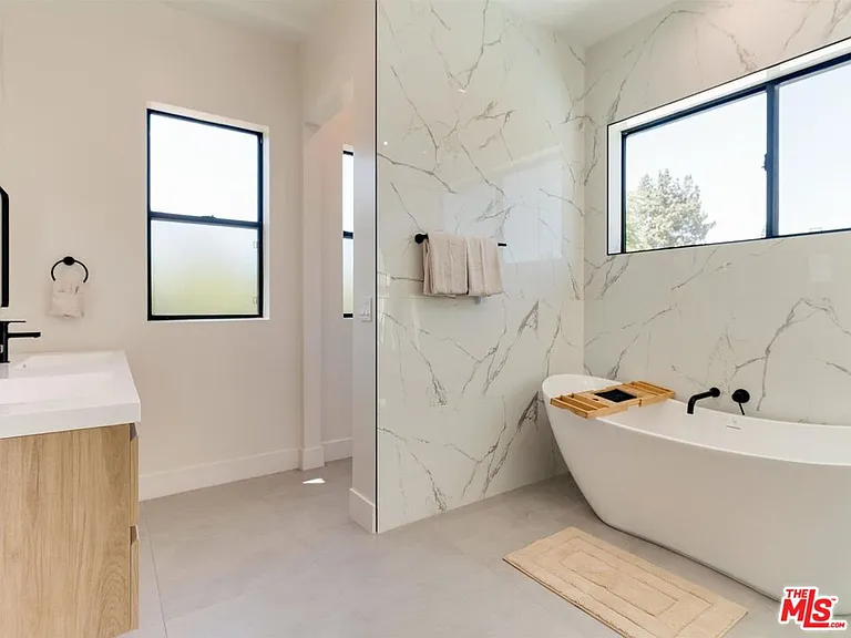5929 Hesperia Ave — Photo 42