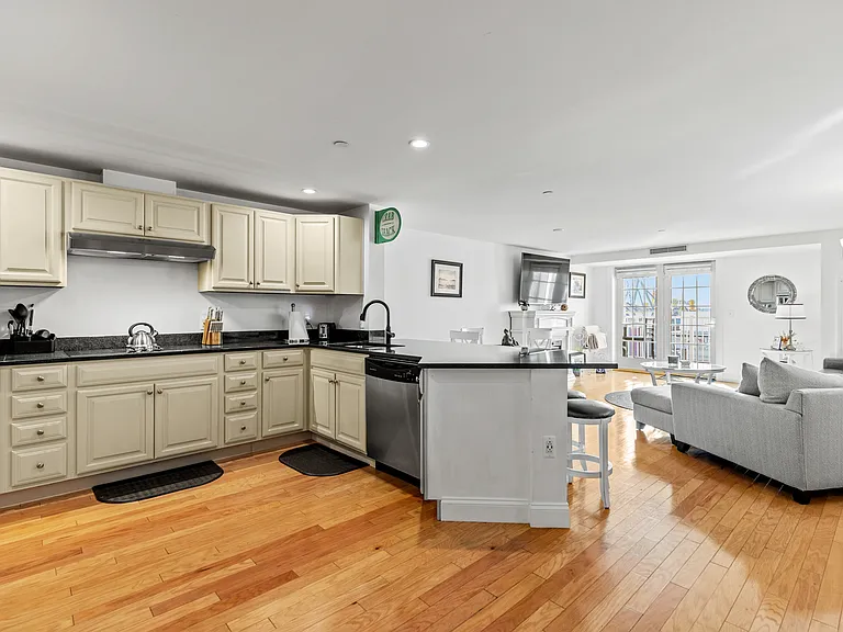 1 E Grand Ave #208 — Photo 4