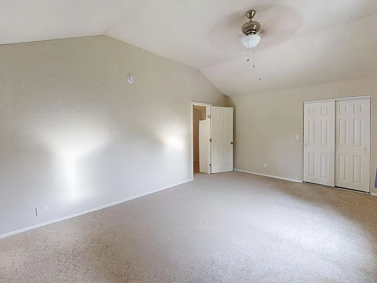 2494 Schutzen St — Photo 10