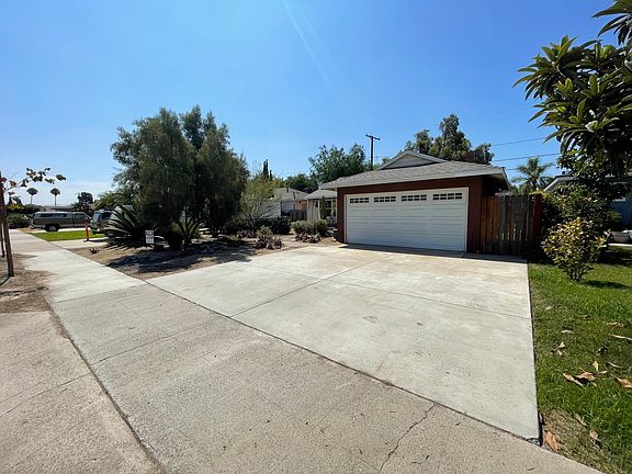 3rd image of 1846 E Almond Dr