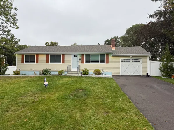 107 Bull Hill Ln, West Haven, CT 06516