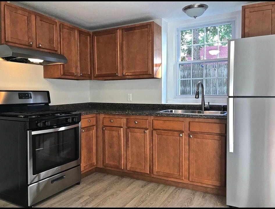 1st image of 70 Metcalf Ave #1