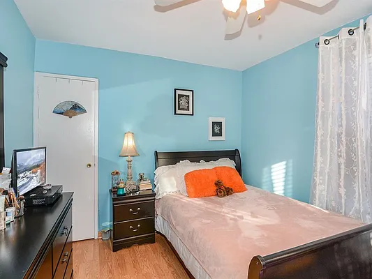 Sold by Robert E. Hill  | media 7