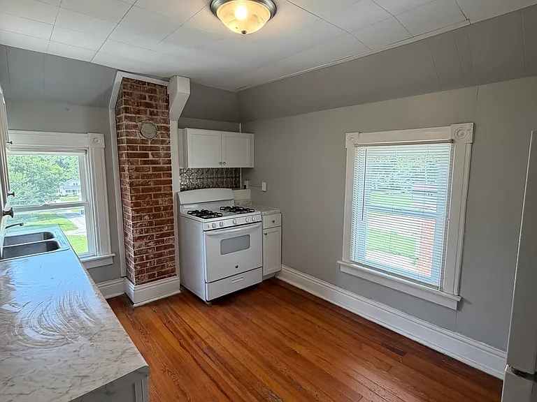 1117 W High St #B — Photo 8