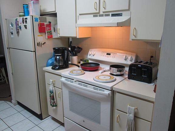 4th image of 937 SW 31st Ter
