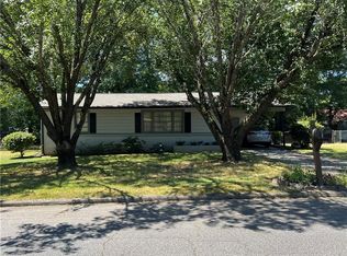 3 Cherokee St, Newnan, GA 30263