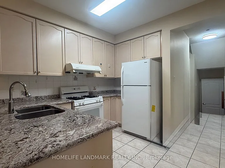 25 Grover Hill Ave — Photo 4