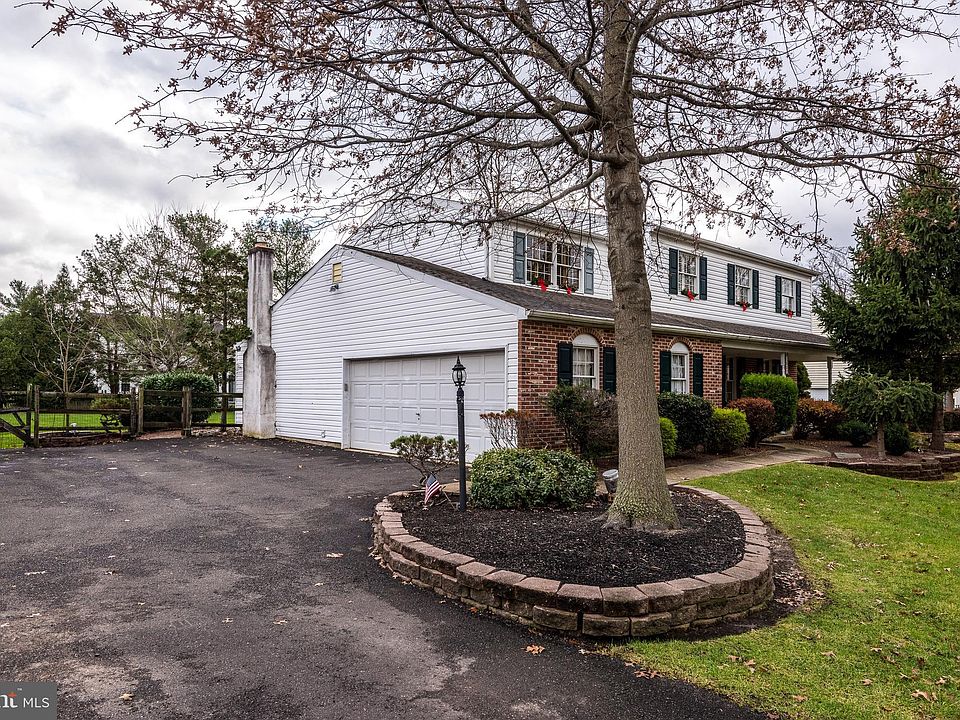 1st image of 1037 Cove Dr