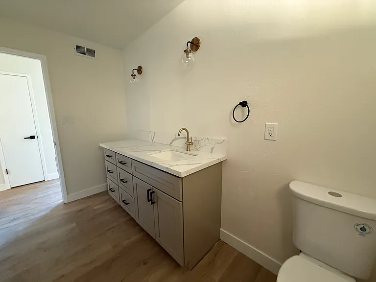 1547 Gregory Way — Photo 10
