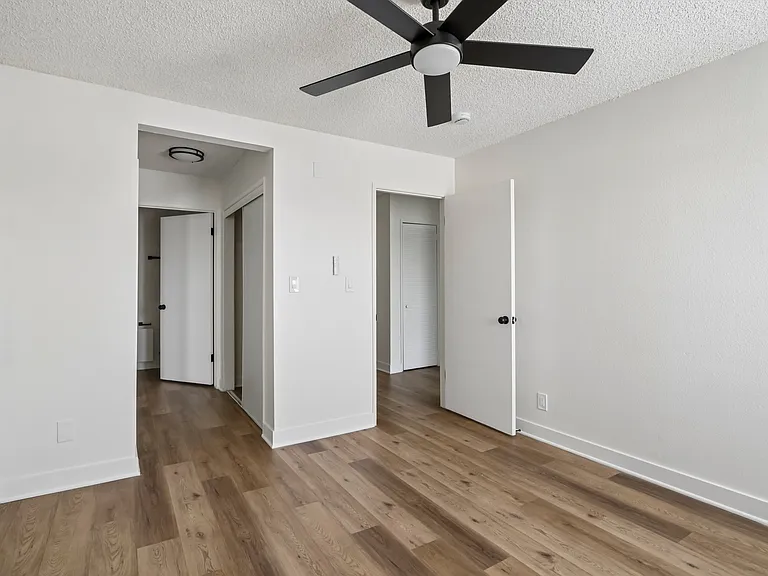 558 N Kenmore Ave #204 — Photo 14