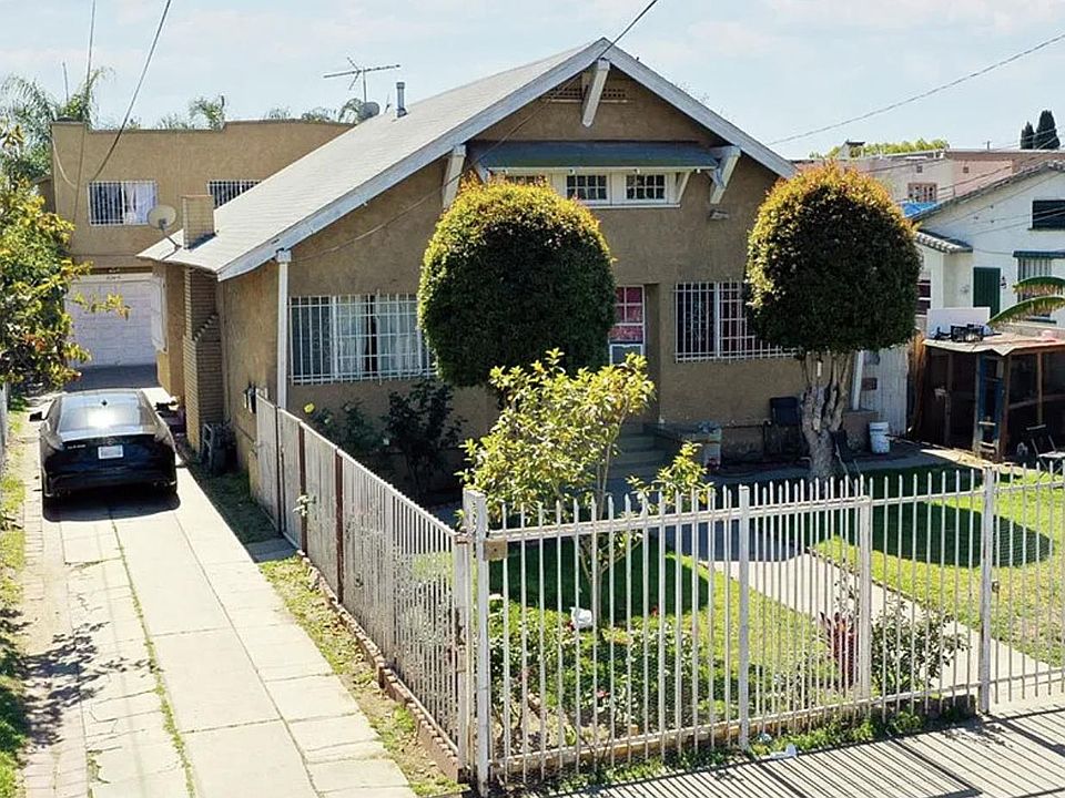 1st image of 822 W 43rd Pl