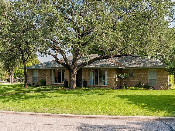 2nd image of 3121 Berrymeade Ln