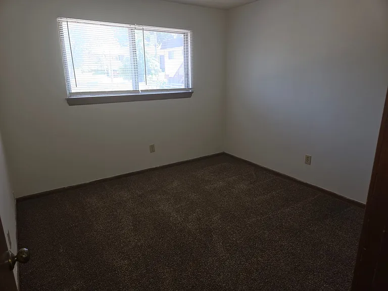 924 W Texas Ave — Photo 8