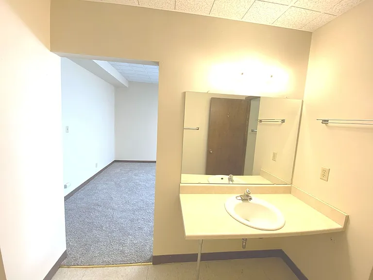Cass Street Apartments — Photo 13
