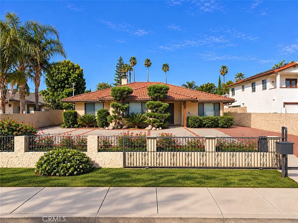8235 Corbin Ave