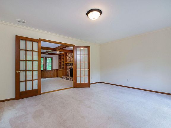 4th image of 1878 Hillsboro Ave SE