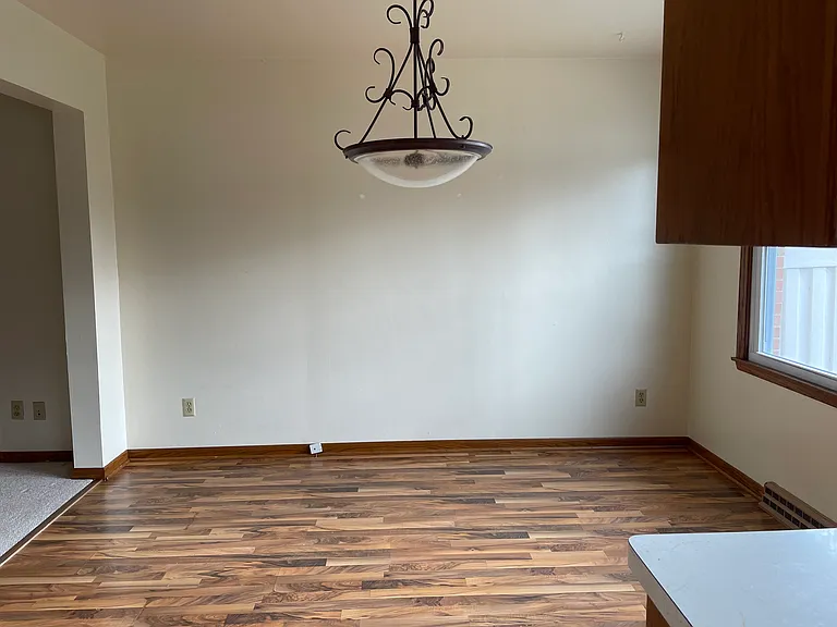 209 W Pierre Ln — Photo 6