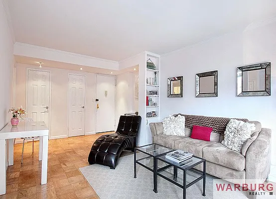 Sold by Warburg | media 9