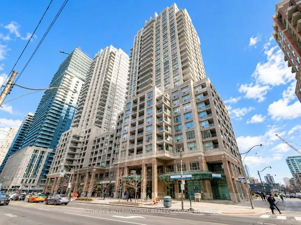 909 Bay St, Toronto, ON