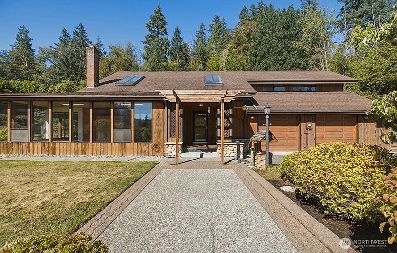 5th image of 312 Antonie Avenue N