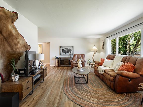 5th image of 1706 Lake Hills Dr