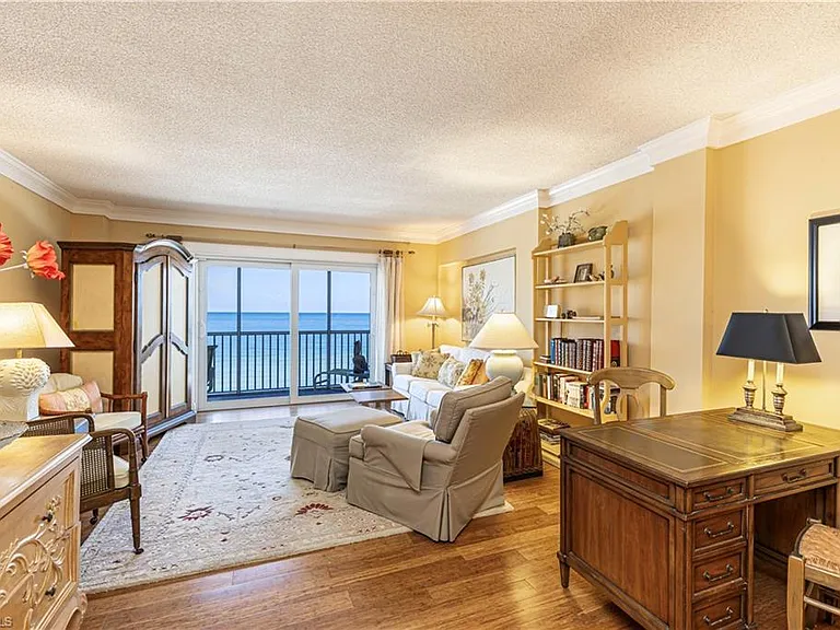 1977 Gulf Shore Blvd N #401 — Photo 7
