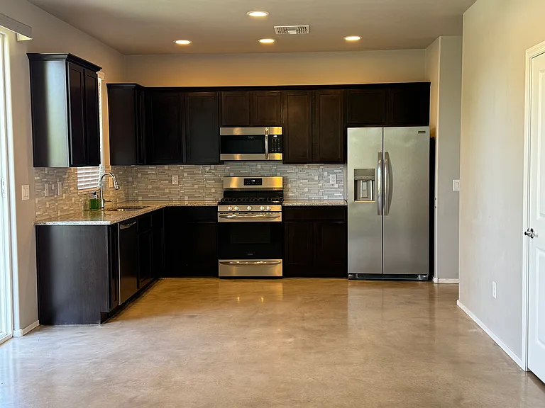 2803 N Fair Oaks Ave — Photo 13