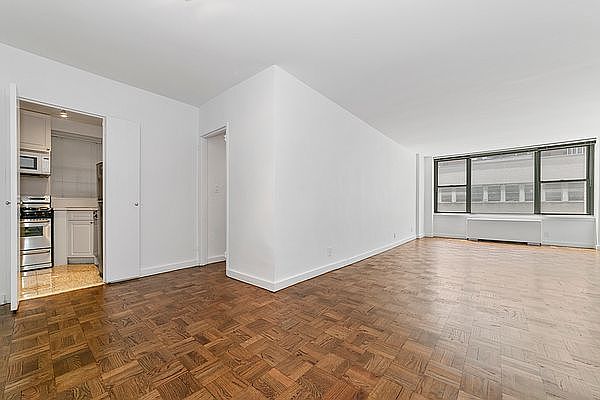 1st image of 57 W 55th St #9D