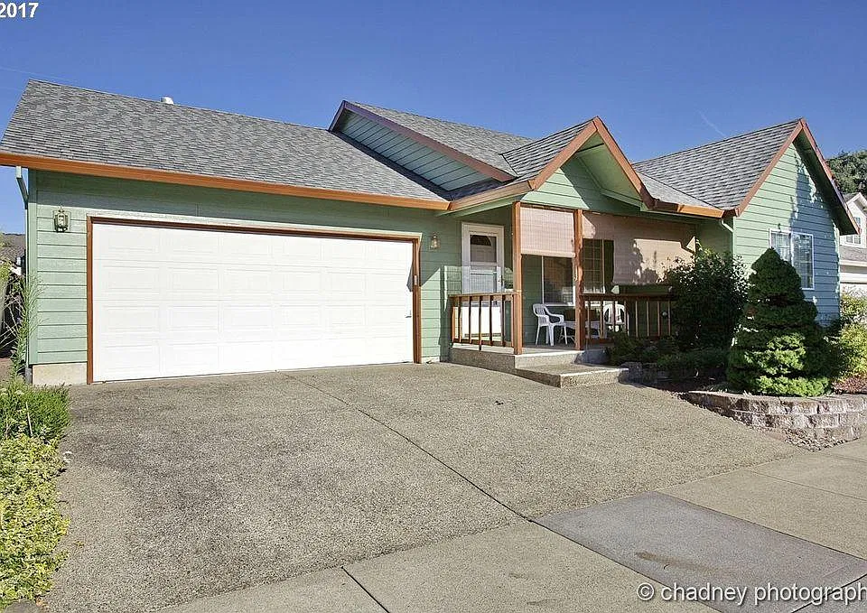 1085 SW Ivory Loop