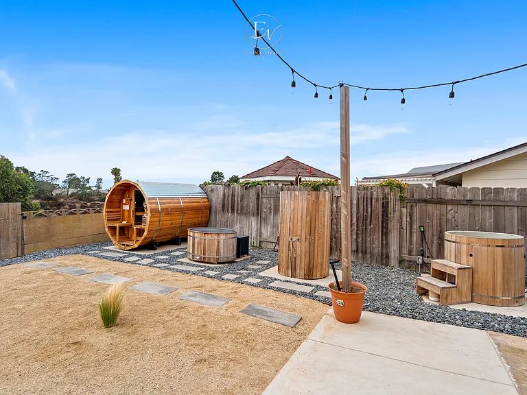8536 Cliffridge Ave — Photo 6