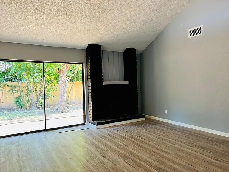 7627 Candlegreen Ln — Photo 11