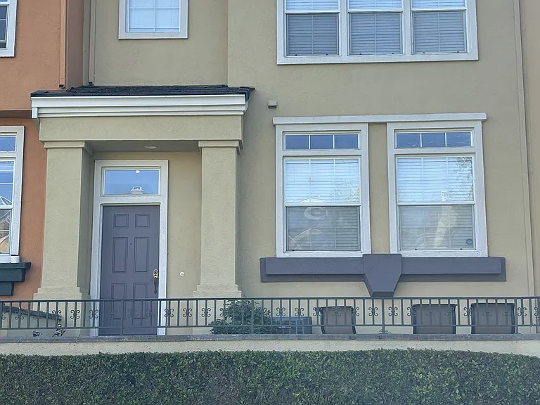 3737 Langdon Cmn — Photo 2