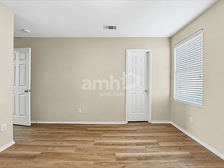 429 Grant Ln — Photo 18