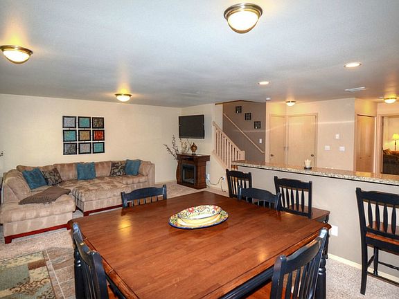 3rd image of 10053 Eastridge Dr NE