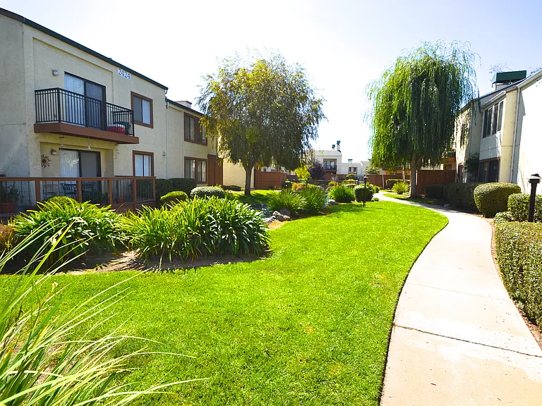 2436 N Main St #H — Photo 16