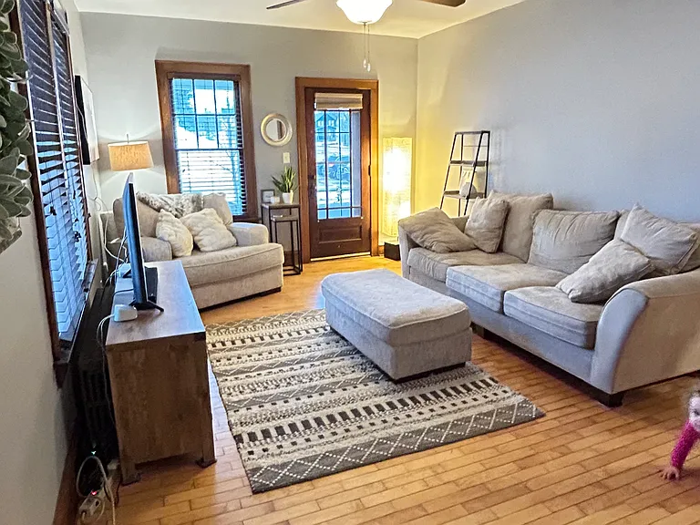 1114 N Durkee St — Photo 4