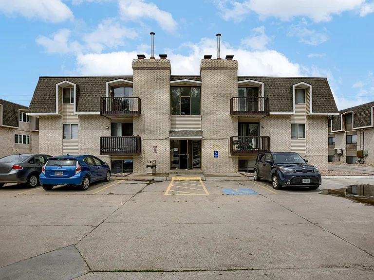 Meadowlark Apts — Photo 33