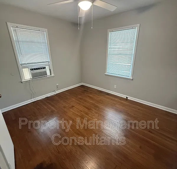 939 N Royal Ave — Photo 9