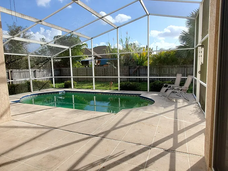 18110 Palm Breeze Dr — Photo 2