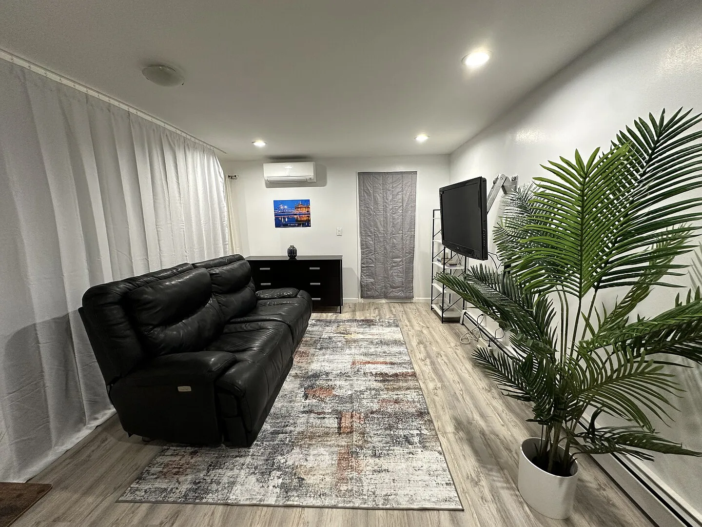 The chateau studio with kitchen and backyard — Photo 4