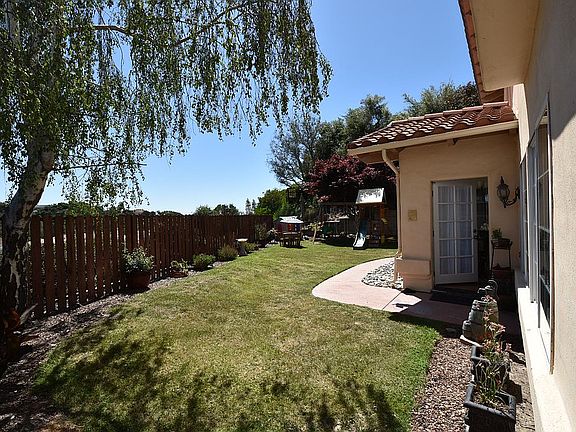 5th image of 429 Emerald Bay Dr