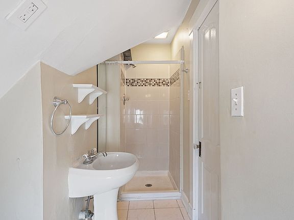 5th image of 2549 University Ct APT 4