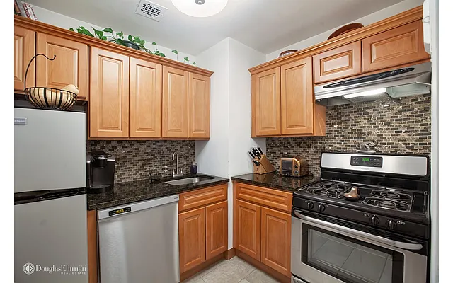 Rented by Douglas Elliman | media 11