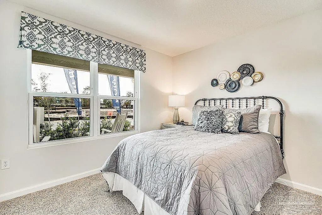 4 bed, 2.5 bath, 1827 sqft, $2,500 — Photo 3